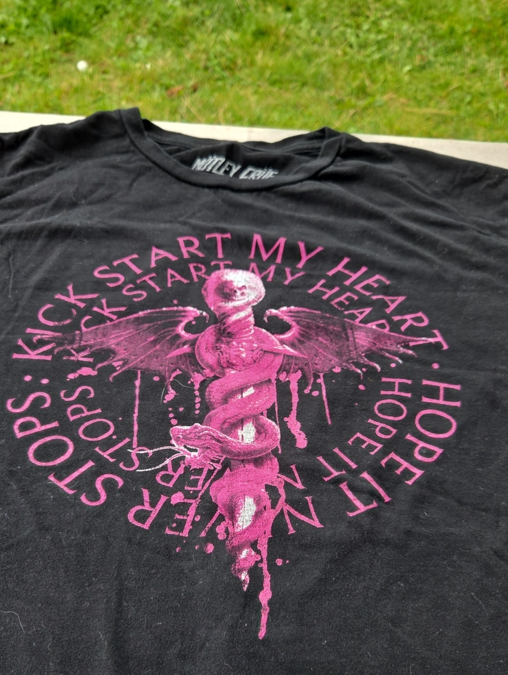 MOTLEY CRUE KICK START MY HEART TEE. Graphic Band Tee with Pink Print